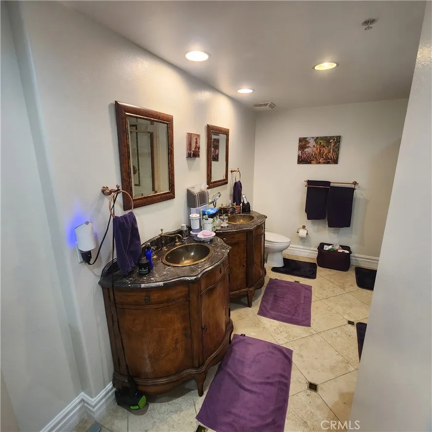 10862 Bloomfield Street 303, Toluca Lake, California 91602 home-pic-12